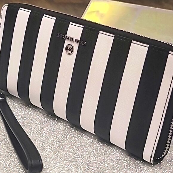 Michael Kors Jet Set Charm Continental Large Wallet- Black/White Stripe - Picture 2 of 16